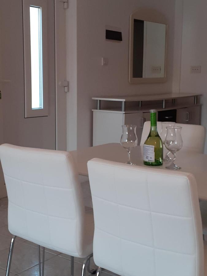 Apartments Verica Паг Экстерьер фото