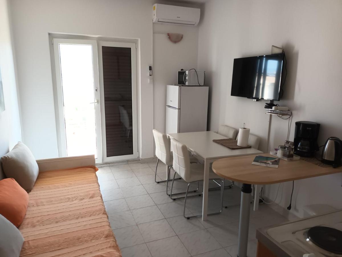 Apartments Verica Паг Экстерьер фото