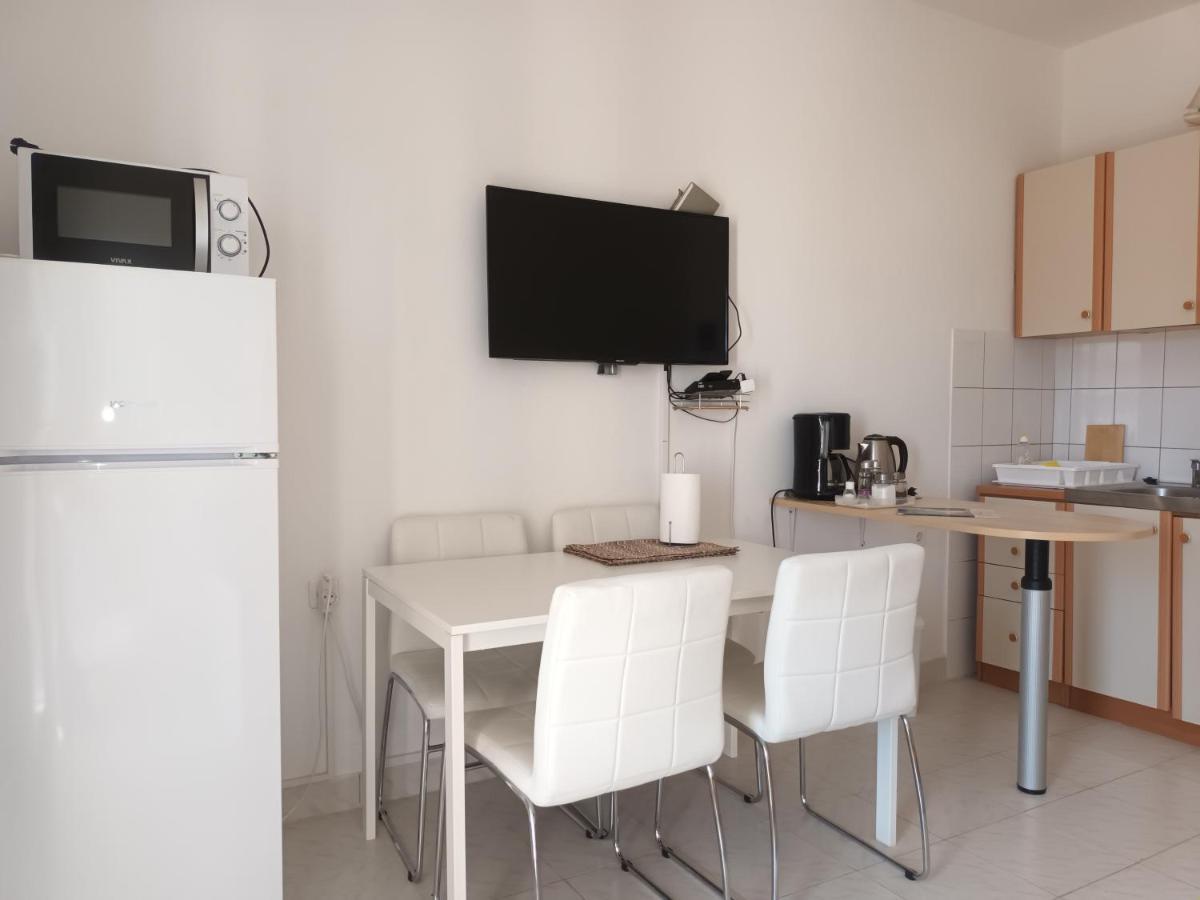 Apartments Verica Паг Экстерьер фото