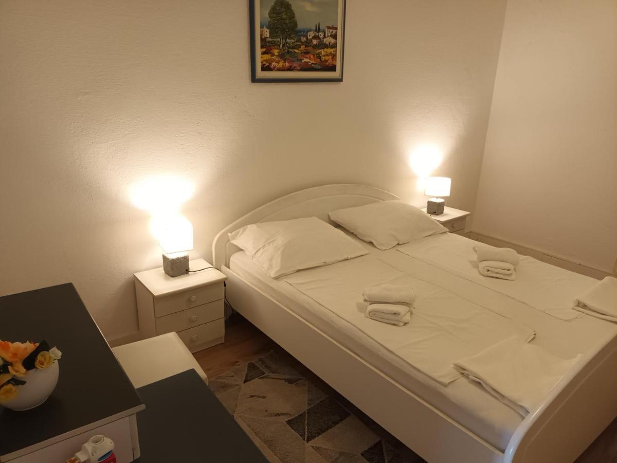 Apartments Verica Паг Экстерьер фото