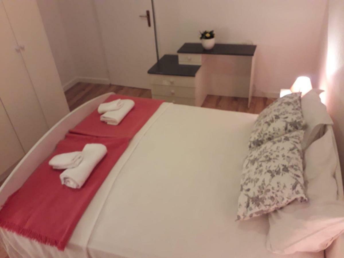 Apartments Verica Паг Экстерьер фото